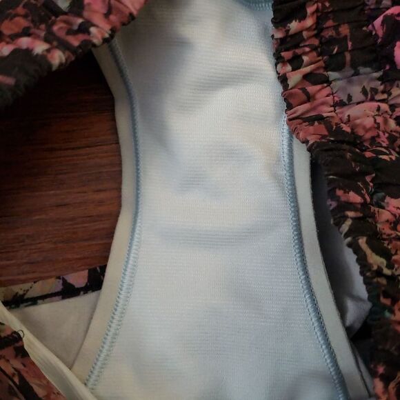 Lululemon Hotty Hot Floral Shorts Size 4 Edgy Feminine Workout Low Rise Lined - Picture 4 of 7